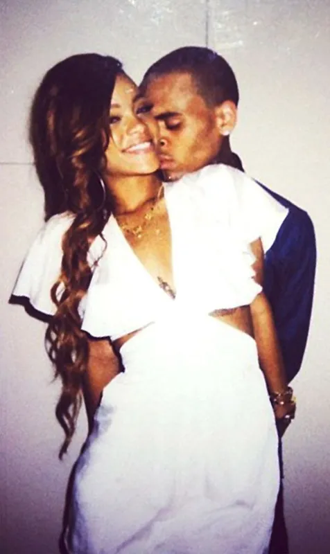 Rihanna - Chris Brown @ eonline.com