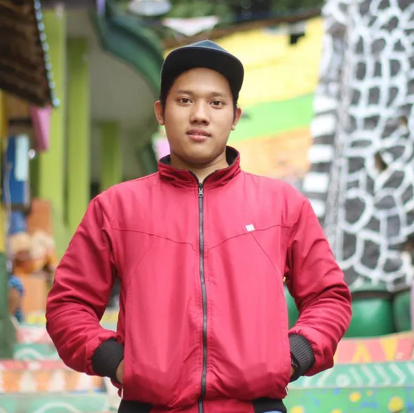 Ridho Muhammad penggagas dari video 'Bocah Kampung' mengatakan bahwa karya ini adalah ungkapan hatinya untuk anak-anak yang hidup di generasi sekarang. © instagram.com/ridhomuhammadf