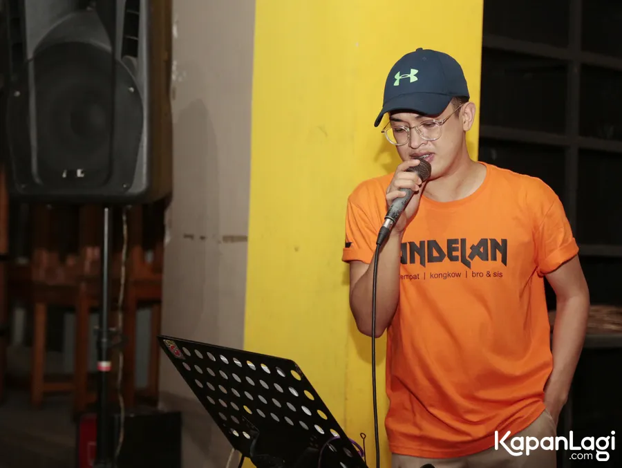 Rija sering diminta nyanyi di kafe © KapanLagi.com®/Muhammad Akrom Sukarya