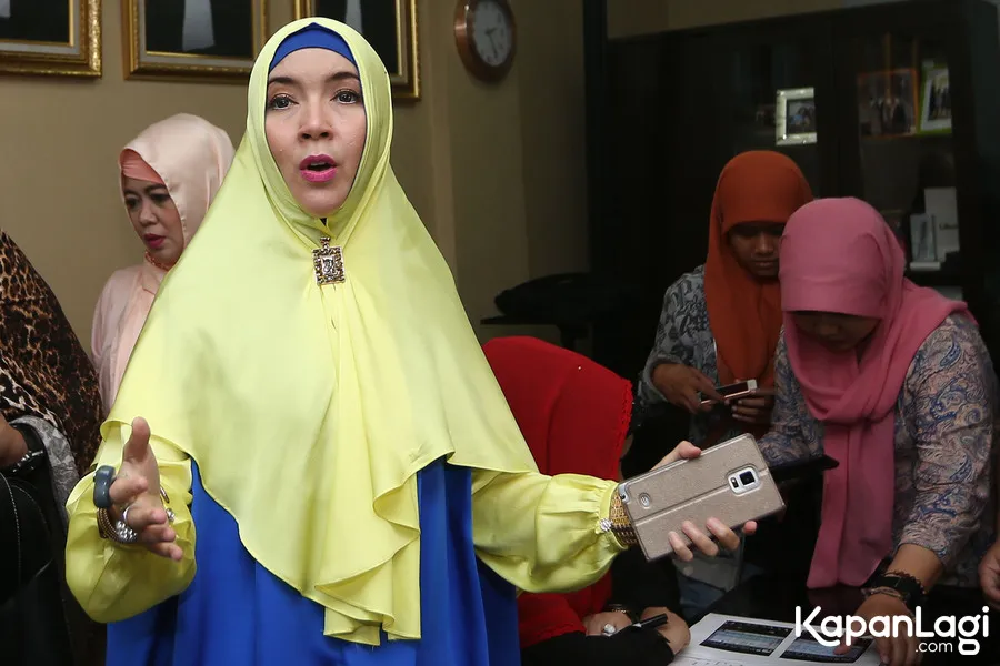 Bahkan mantan ibu mertua Rima Idris pun harus diam-diam ketika bertemu. ©KapanLagi.com/Budy Santoso