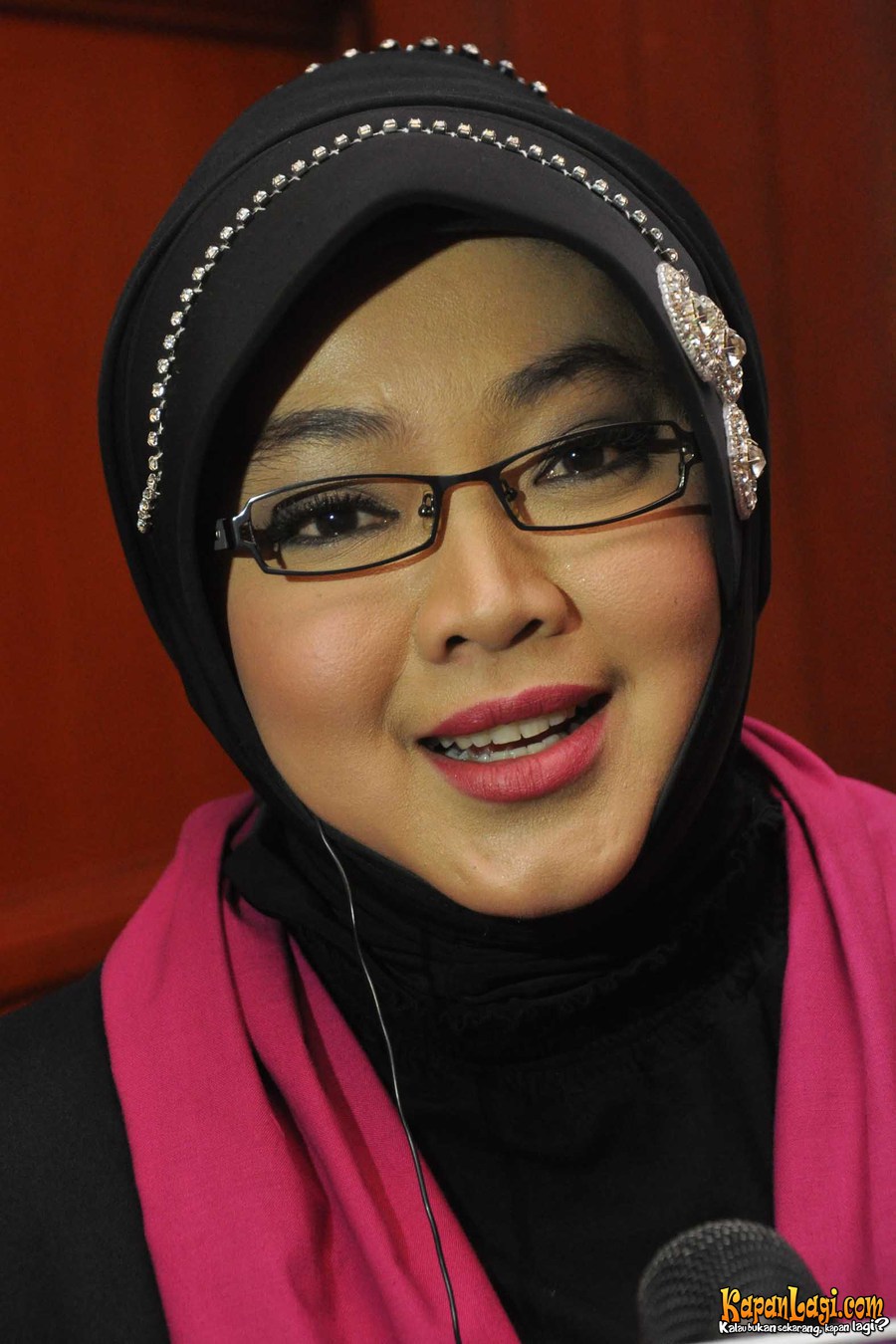 Rina rayakan ulang tahunnya dengan merilis buku. @KapanLagi.com®