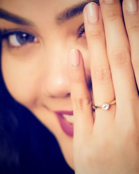 Rina Nose pamer cincin tunangan ©instagram/rinanose16