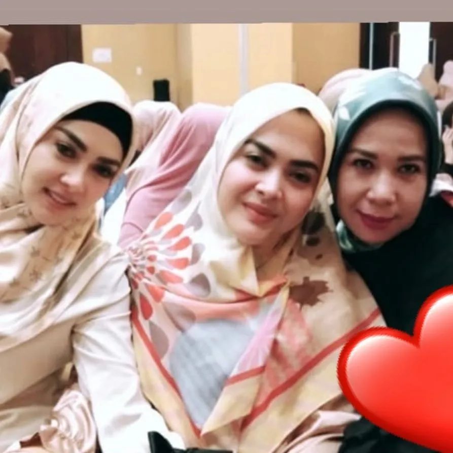 Siapakah Rina Zaelani?