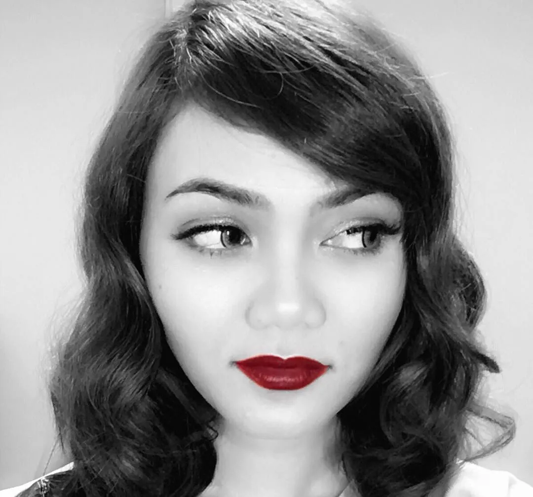 Rina Nose lepas hijab © Instagram/rinanose16