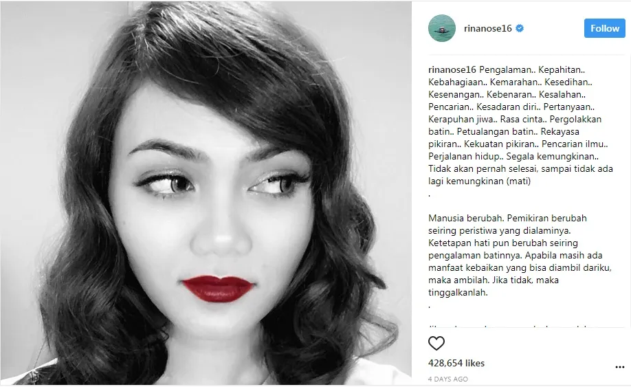 Postingan Rina Nose saat memutuskan melepas hijab. ©instagram.com/rinanose16