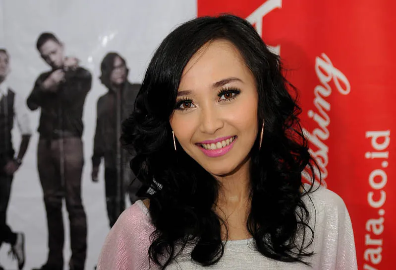 Rini Idol digandeng Drive dalam single terbaru mereka.