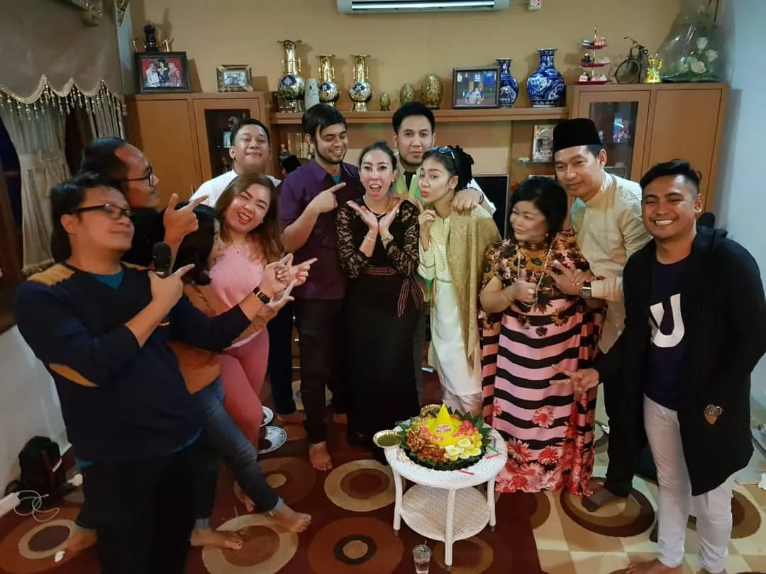 © instagram.com/hennymonayr