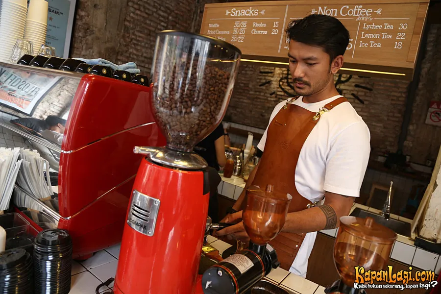 Karena FILOSOFI KOPI, Rio Dewanto terdorong bantu petani kopi lokal lebih maju/©KapanLagi.com®/Agus Apriyanto