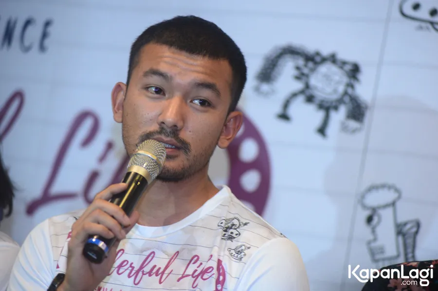Rio: "Saya masih punya kerjaan saya sebagai aktor, coffee planner. Itu bisa menghidupi keluarga saya. Tetapi saya punya proyek idealis."/©KapanLagi.com®/Bayu Herdianto