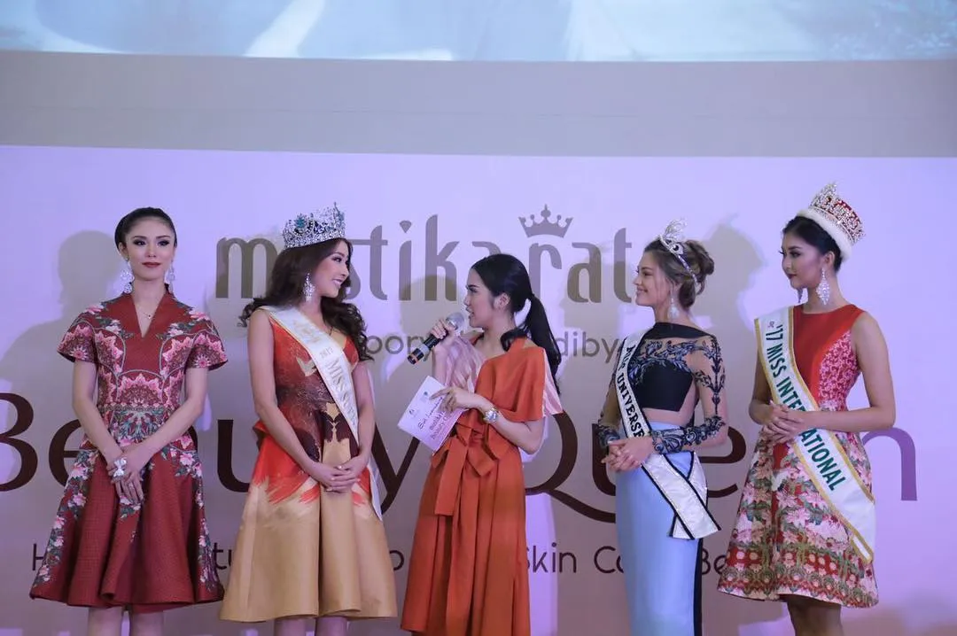 Demi Leigh, Jeany Kim, dan Rio Mouri sebelum menghadiri acara Puteri Indonesia 2018. © Instagram/officialputeriindonesia
