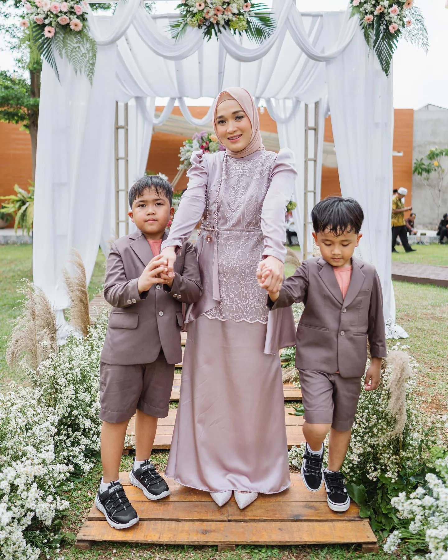 (credit: instagram.com/ririe_fairus)