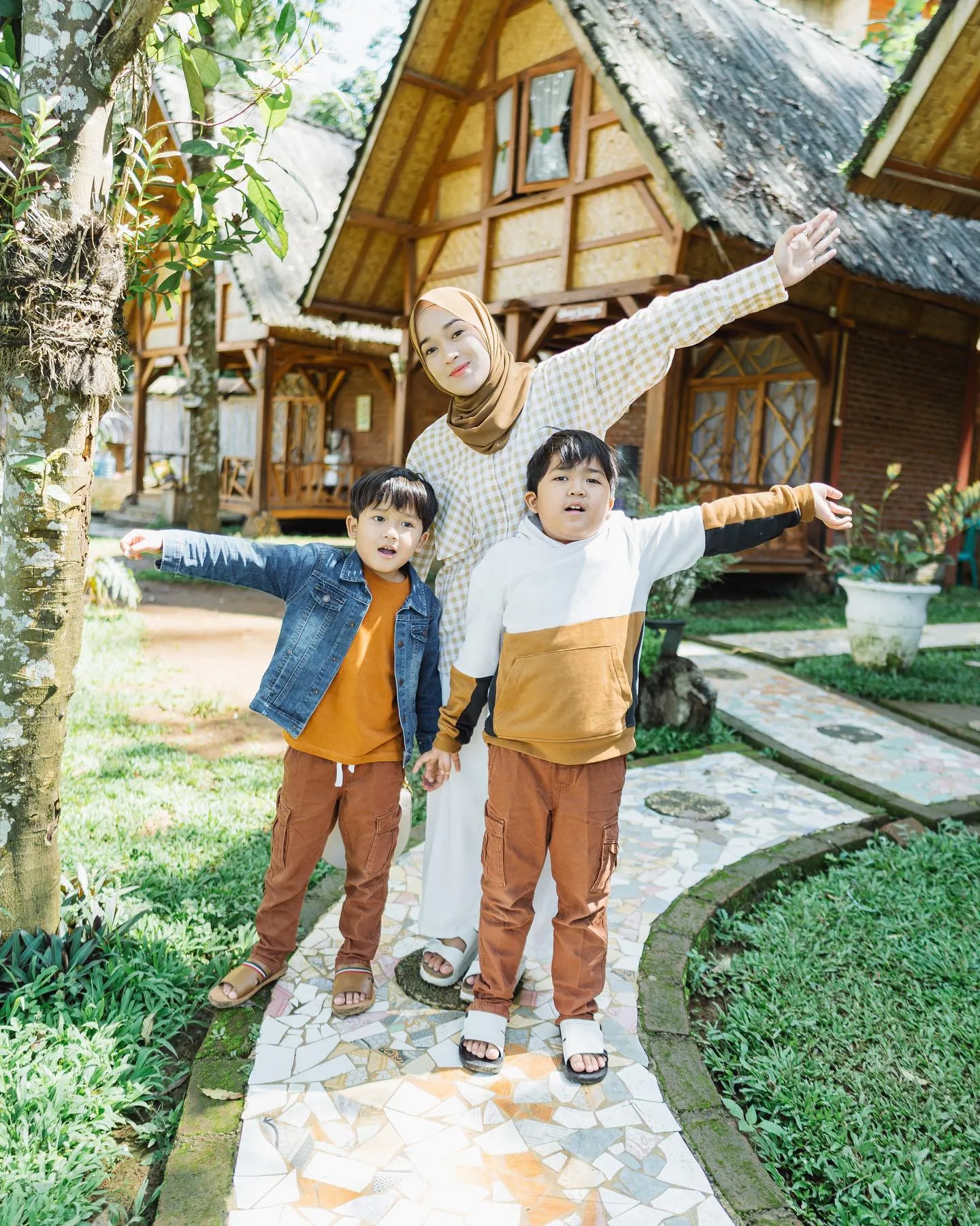 (credit: instagram.com/ririe_fairus)