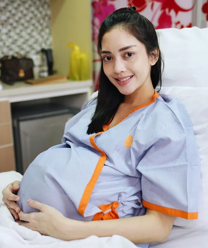 Ririn sempat mengunggah foto sebelum menjalani proses persalinan. © Instagram/ririndwiariyanti