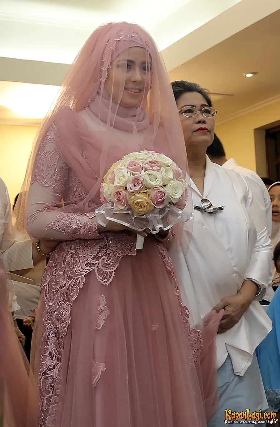 Risty Tagor merasa lega akhirnya resmi dinikahi Stuart Collin. ©KapanLagi.com®/Agus Apriyanto