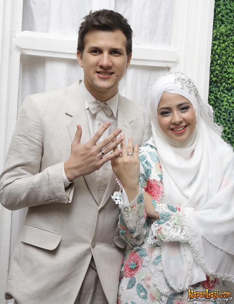 Semoga pasangan Risty Tagor - Stuart Collin segera diberi momongan © KapanLagi.com®/Agus Apriyanto