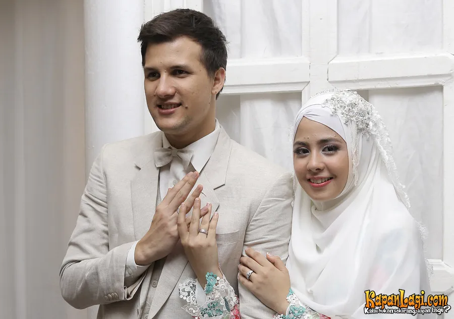 Risty dan Stuart dianggap kurang dewasa dan sabar menghadapi masalah rumah tangga/©KapanLagi.com®/Agus Apriyanto