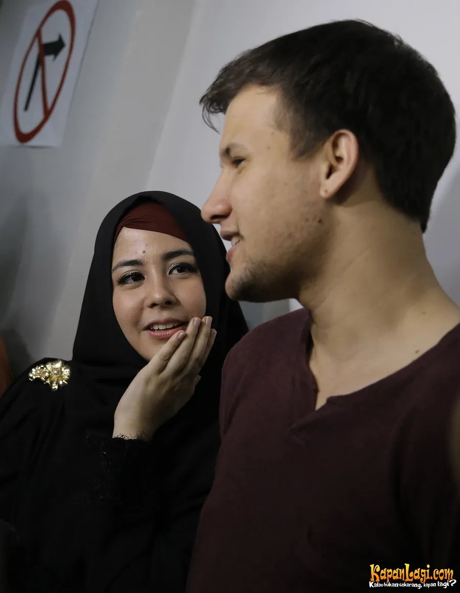 Risty Tagor siap masak untuk Stuart Collin, asalkan dapur rumahnya sudah siap pakai ©KapanLagi.com®/Agus
