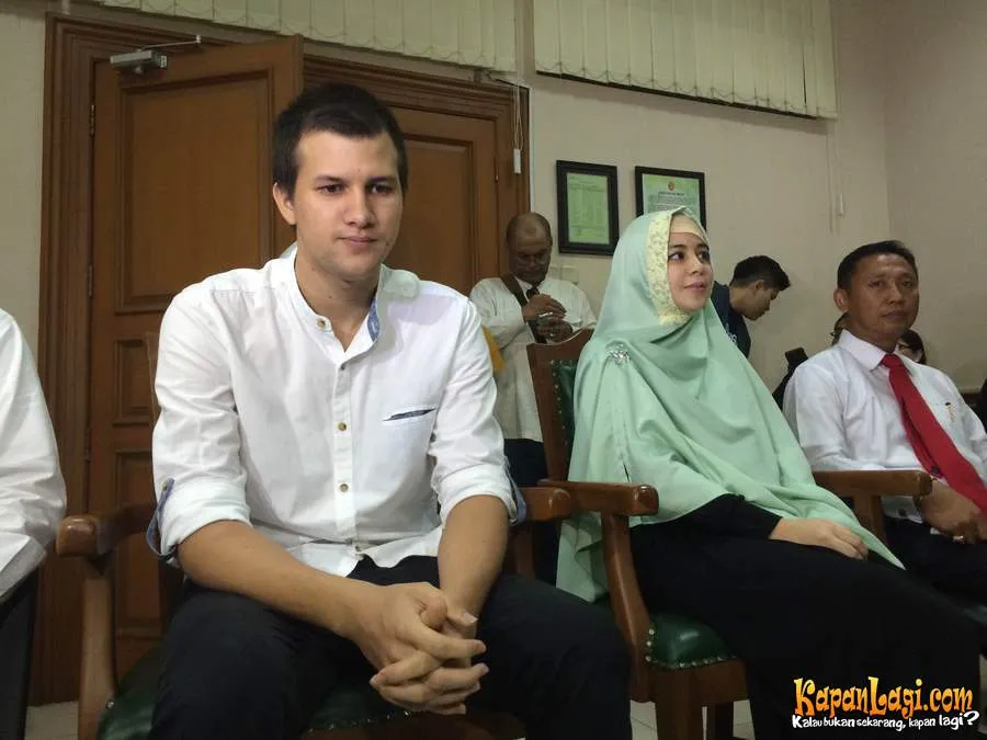 Sidah perceraian Risty Tagor dan Stuart Collin kembali digelar © KapanLagi.com®