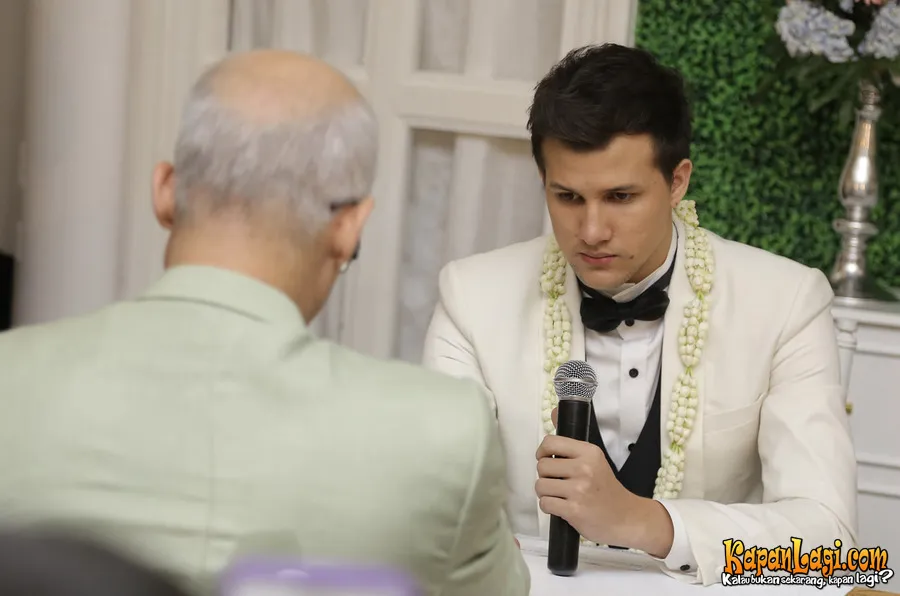 Ijab Kabul Stuart Collin terjadi dalam sekali ucap. ©KapanLagi.com®/Agus Apriyanto