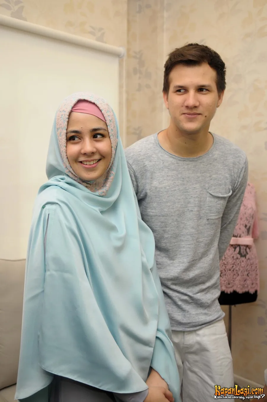 Risty Tagor telah meminta izin kepada keluarga untuk menikah dengan Stuart Collin. ©KapanLagi.com®/Bayu Herdianto