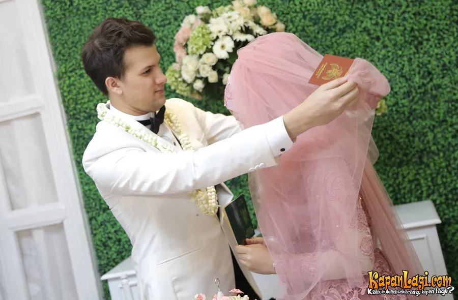 Stuart Collin dan Risty Tagor berniat menunda untuk memiliki momongan terlebih dahulu. ©KapanLagi.com®/Agus Apriyanto
