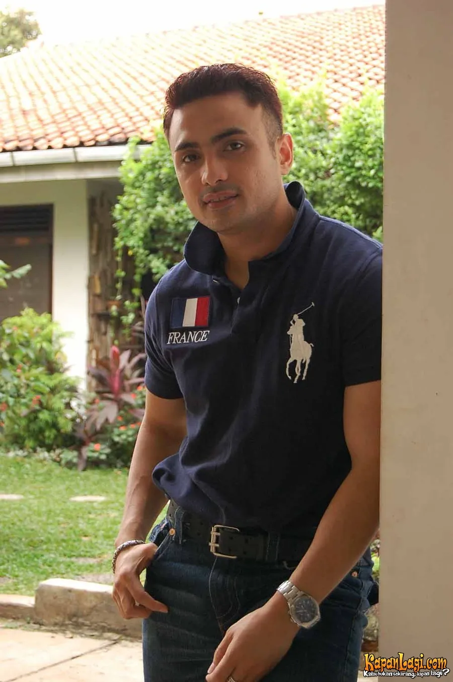 Rizal Djibran saat ini terlibat masalah dengan seorang wanita asal Malaysia.