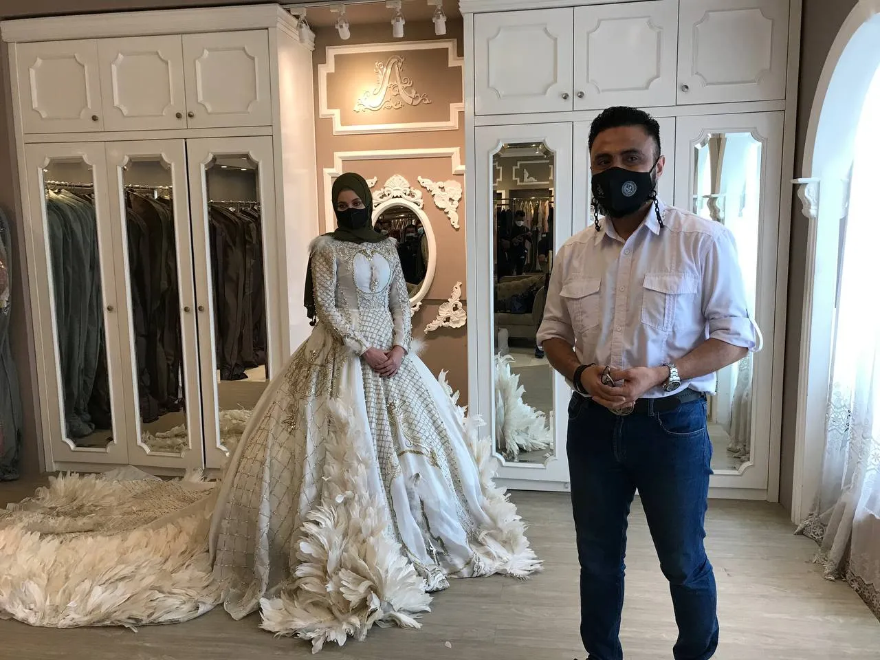 Rizal Djibran dan calon istrinya saat fitting baju pengantin ©KapanLagi.com/Dadan Eka Purnama