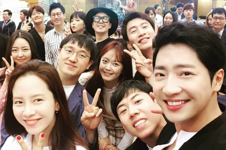 Lee Sang Yeob, Hong Jin Young, bersama cast Running Man di pernikahan OD Lee Hwan Jin. © Instagram/ Lee Sang Yeob