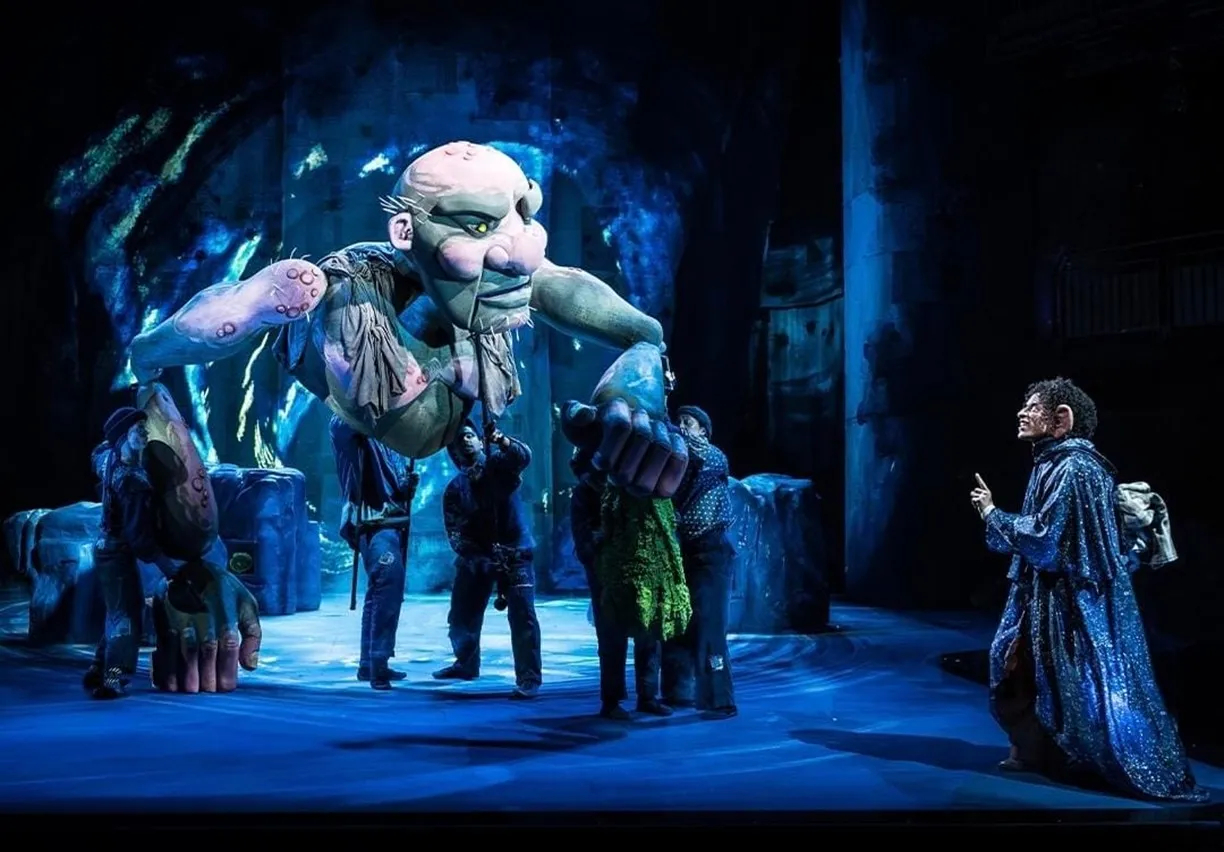 Pertunjukan Roald Dahl's The BFG di Singapura. (instagram: thersc)