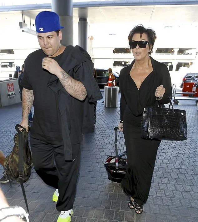 Rob Kardashian mengisolasi dirinya sendiri. Credit: dailymail.co.uk