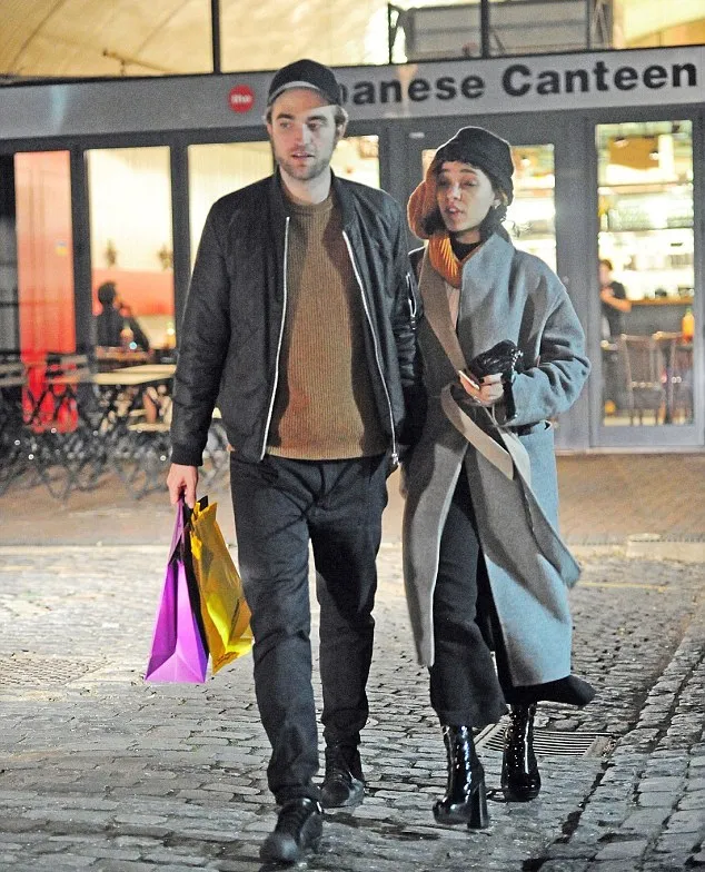 Rob kabarnya masih cinta pada FKA © dailymail.co.uk