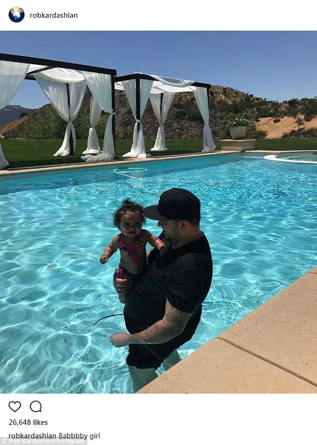 Rob benar-benar malu dan kembali ingin mengasuh Baby Dream © instagram.com/robkardashian