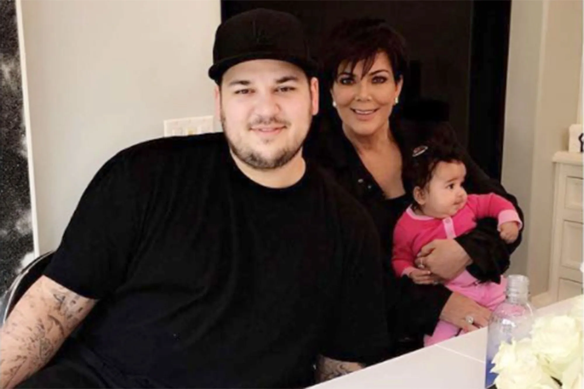 Rob sudah minta maaf pada keluarga Kardashian © people.com