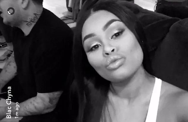 Dalam Snapchat Blac Chyna, tato baru Rob Kardashian kelihatan © Snapchat/Blac Chyna