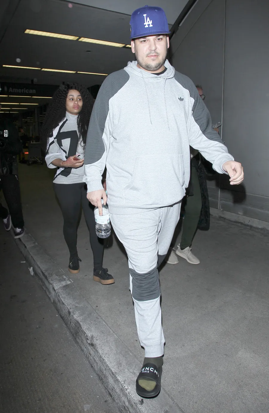 Sudah didatangkan stylist, Rob pilih pakai OOTD favoritnya ini/©TPG Images