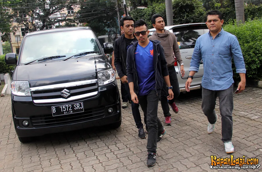 Roby Geisha kembali tak bisa ikut perayaan ulang tahun bandnya karena tertangkap narkoba. ©KapanLagi.com/Agus Apriyanto