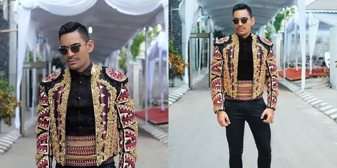 Robby Purba tampil beda dengan jaket berpayet dengan desain Tapis Lampung. © Instagram/robbypurba