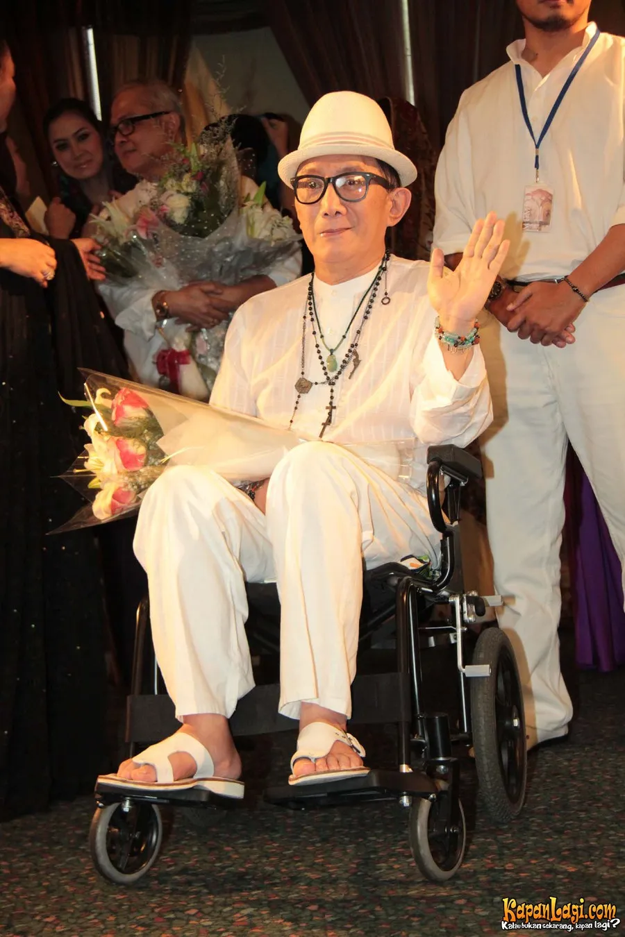 Pihak keluarga membantah adanya isu yang menyebut Robby Tumewu meninggal.