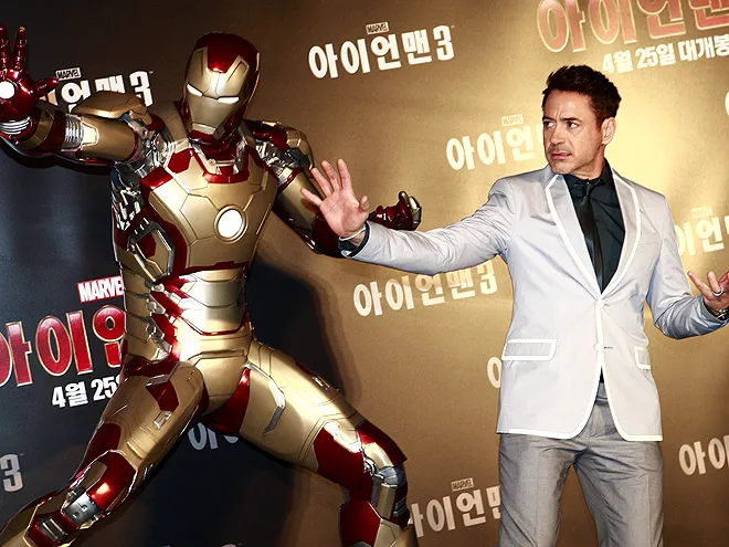 Robert Downey Jr saat premiere IRON MAN 3 di Korea | Foto: people.com 
