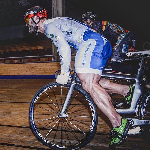 Kenapa paha ayam goreng nggak ada yang sebesar ini ya? © facebook.com/robert.forstemann/