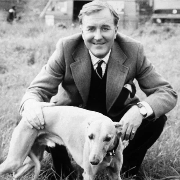 Peran krusial dan menjadi titik balik karirnya adalah Siegfried Farnon dalam ALL CREATURES GREAT AND SMALL © The Guardian