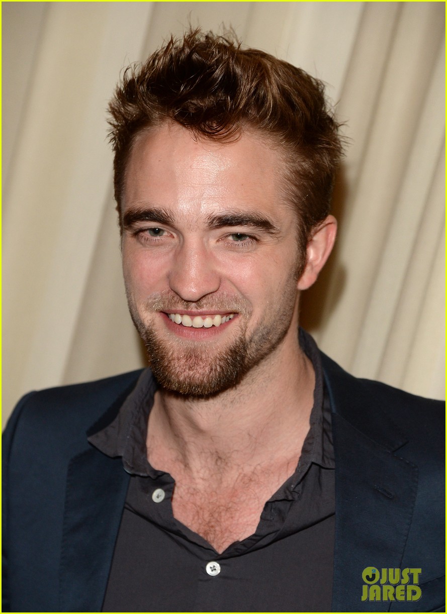 [Foto] Tampil Dengan Jenggot Tebal, Robert Pattinson Makin 