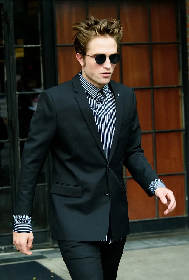 Gantengnya Pattinson dengan gaya rambut khas Edward Cullen © dailymail.co.uk