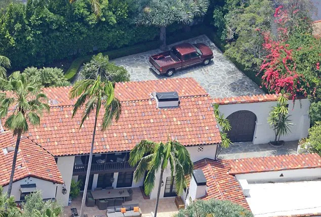 Rumah Robert Pattinson @ dailymail.co.uk