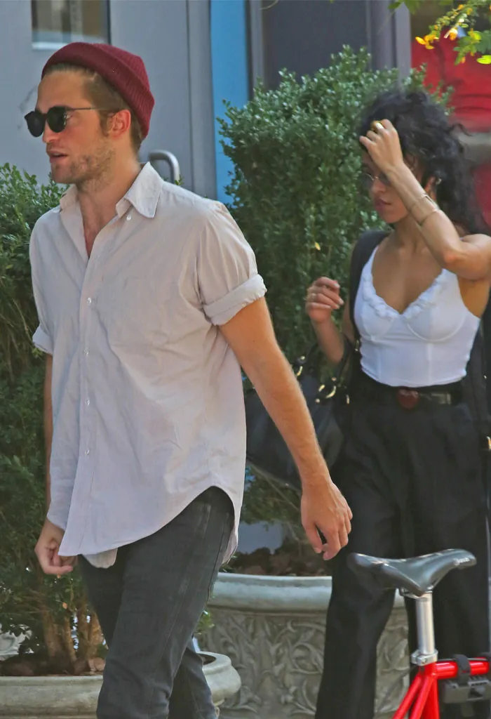 Robert dan FKA Twigs @ eonline.com