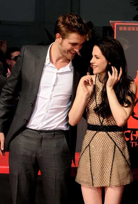 Robert Pattinson - Kristen Stewart @ id.omg.yahoo.com