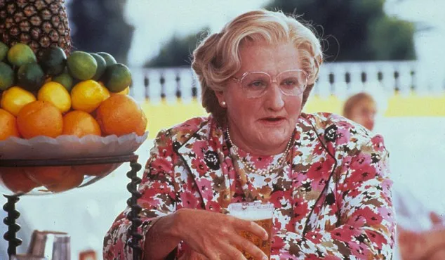 Robin Williams sebagai Mrs. Doubtfire  @ dailymail.co.uk