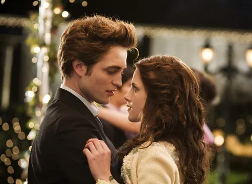 Robert Pattinson - Kristen Stewart @ missmallibu.buzznet.com