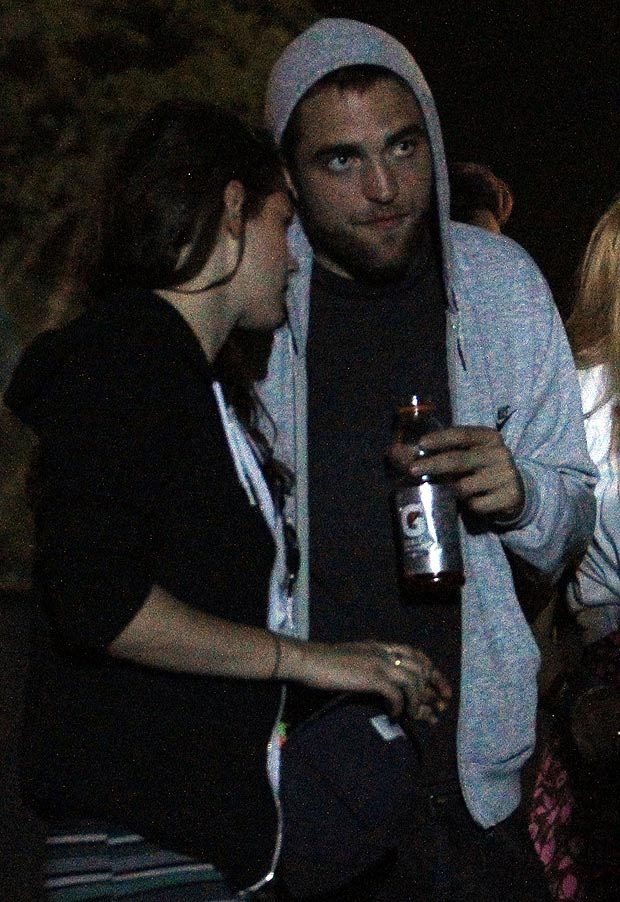 Robert Pattinson - Kristen Stewart Makin Berani Unjuk 