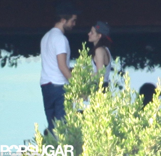 Berciuman Robert Pattinson Kristen Stewart Resmi 